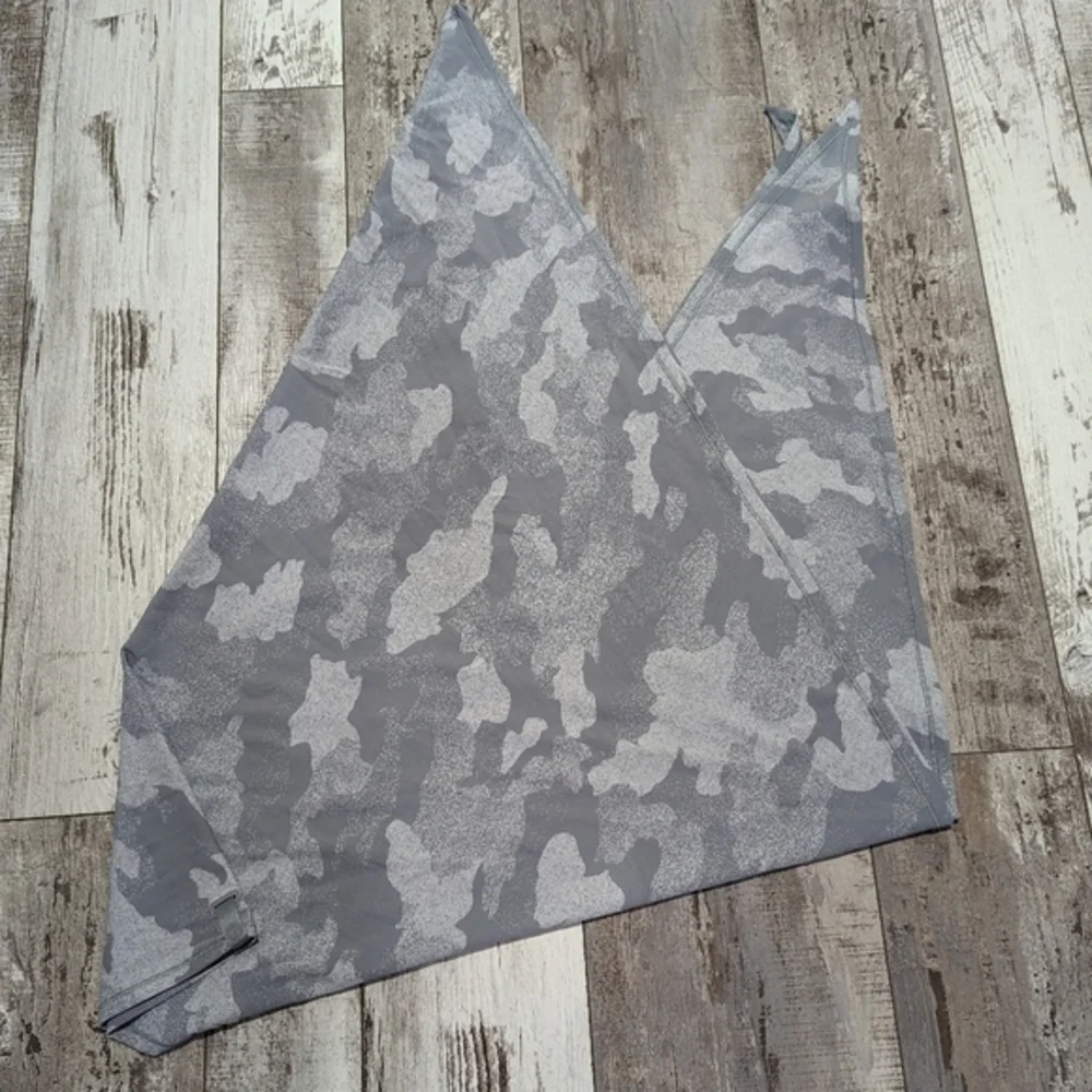 Lululemon all you need‎ camo scarf